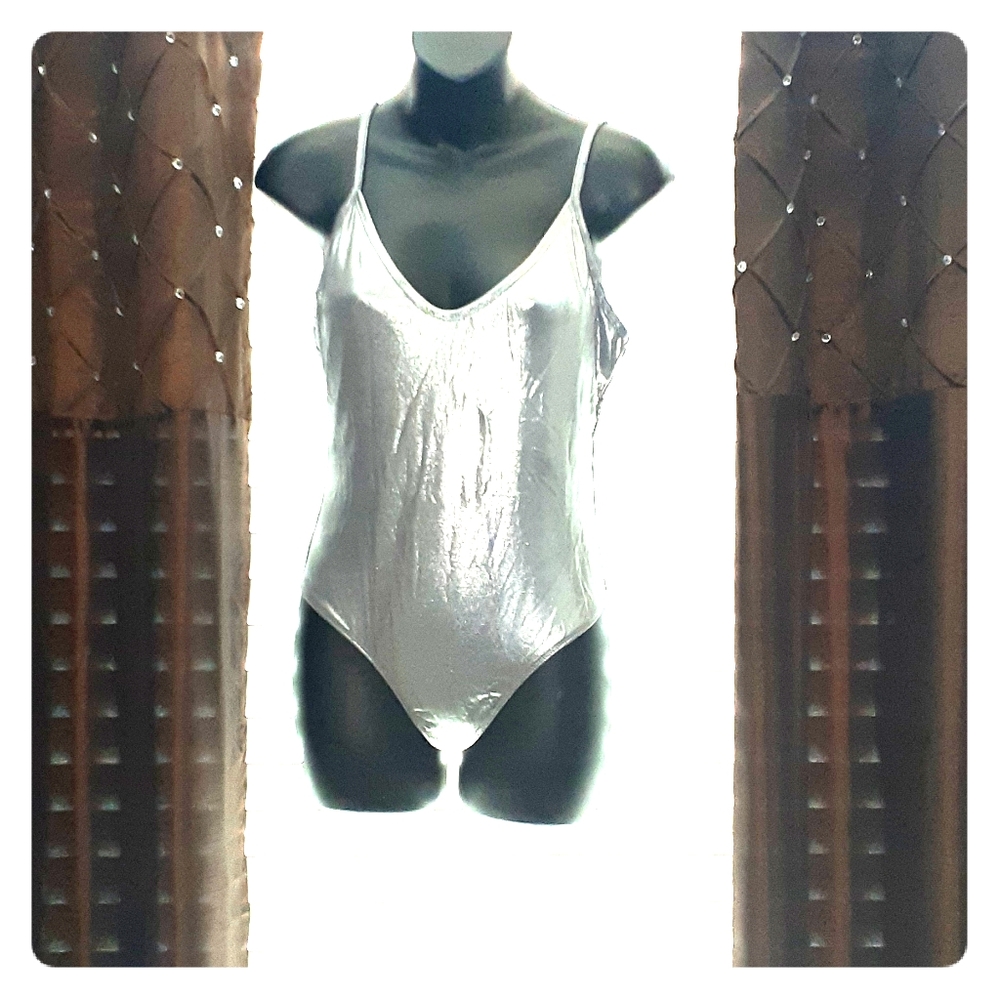 Silver one piece body tank